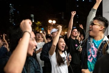 Hong Kong'da düzenlenen yerel seçim protestocuların lehine sonuçlandı