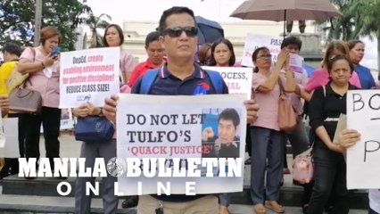Teachers from different schools in Manila protest against the "trial by publicity"