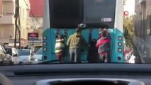 Otobüsün arkasına takılan 4 çocuğun tehlikeli yolculuğu kamerada