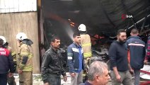 İzmir'de plastik ambalaj deposu alev alev yanıyor