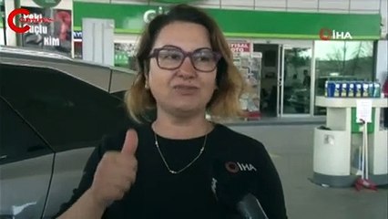 Akaryakıt istasyonunda bu kadınları görenler şaşırdı!
