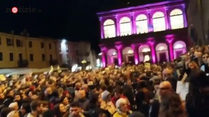 Le "Sardine" ancora in piazza: dopo Reggio Emilia e Bologna è la volta di Rimini | Notizie.it