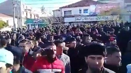 La population encercle la permanence de Benflis à Bordj Bou Arréridj