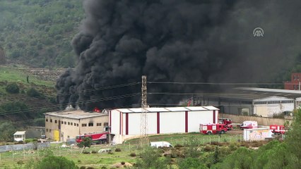 İzmir'de plastik geri dönüşüm fabrikasında yangın!