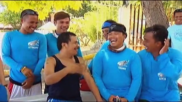 Jonathan, nag-enjoy sa kanyang paglangoy kasama ang mga butanding