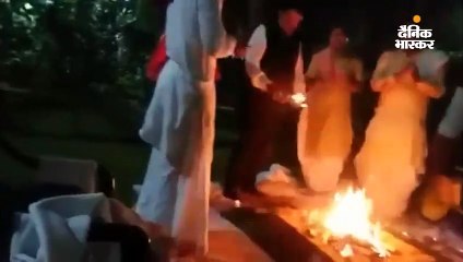 शपथ से पहले फडणवीस का पंडितों के साथ तंत्र पूजा का सच