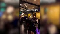 Matteo Renzi a cena con Briatore in Arabia Saudita: il video dal ristorante del Billionaire di Riyad