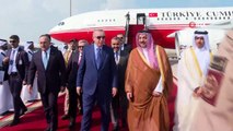- Cumhurbaşkanı Erdoğan, Katar'a geldi - Cumhurbaşkanı Erdoğan Katar Emiri Al Sani ile görüştü