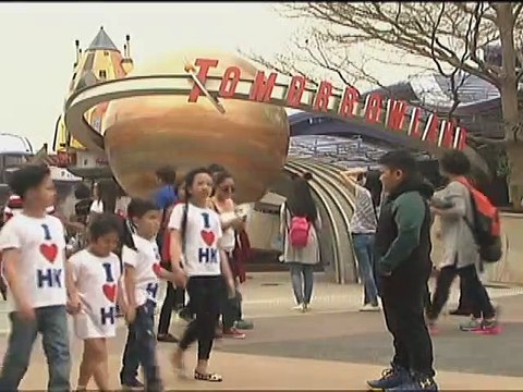 Paano mo malalaman kung ang turista sa Disneyland ay isang pinoy? Alamin!