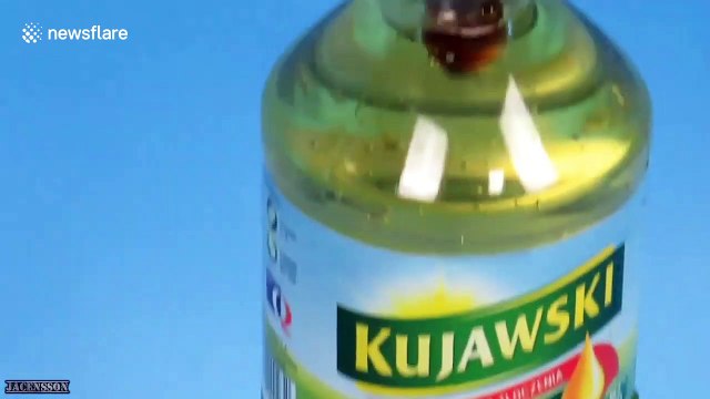 Polish YouTuber makes DIY 'lava lamp' using Coca-Cola and oil