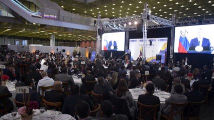 Duque lidera "diálogo social" en una Colombia que aún protesta