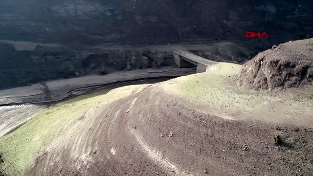 Kocaeli suların çekilmesiyle 20 yıllık köprüler ortaya çıktı