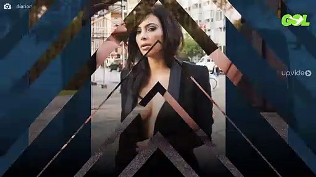 ¡Se olvidan el Photoshop ahí y se ve esto! Kim Kardashian (y hermanas) ¡sin nada!