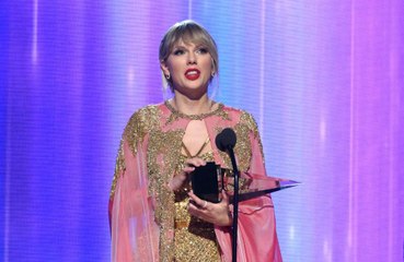 Taylor Swift lanza un nuevo dardo a su antiguo sello discográfico