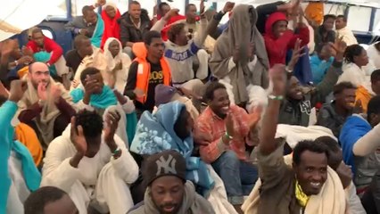 Migrantes a bordo del Aita Mari