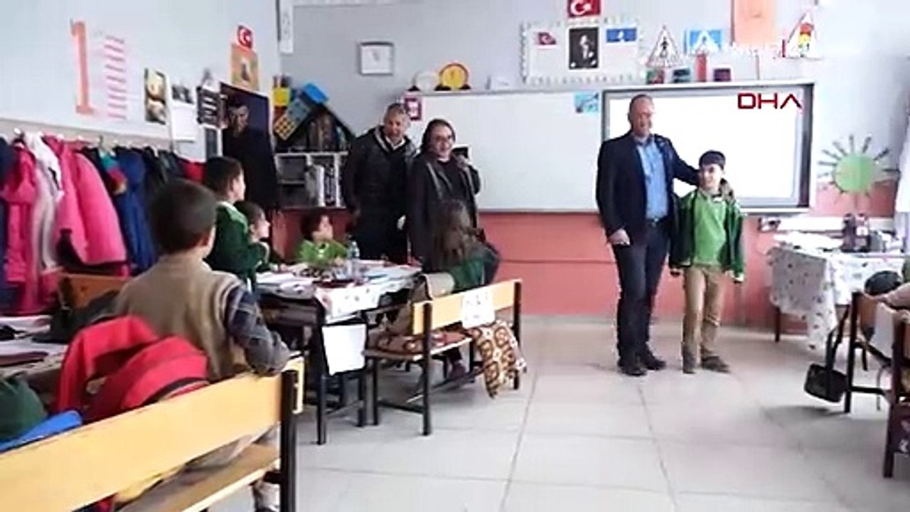 "Karton kamera"yla çekim yapan Abdulselam'ın mutluluğu