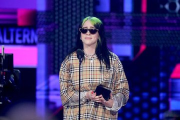 Billie Eilish Wins New Artist of the Year AMA