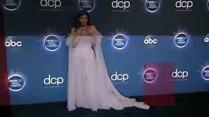 Toni Braxton wows with first AMAs performance in 25 years