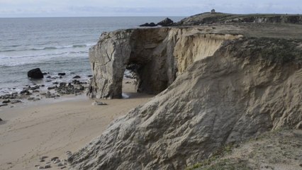 Saint-Pierre Quiberon |  L'Arche de Port Blanc s'écroule ? - TV Quiberon 24/7