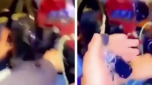 Il retire la clé de contact alors que son pote conduit à fond sur l'autoroute