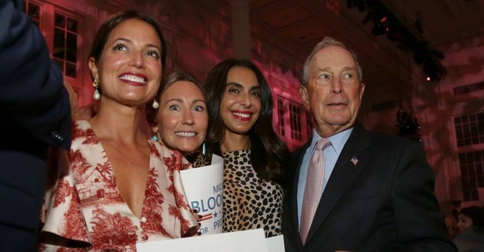 Présidentielle américaine: Michael Bloomberg, le candidat qui pesait 55 milliards de dollars, se dresse face à Trump