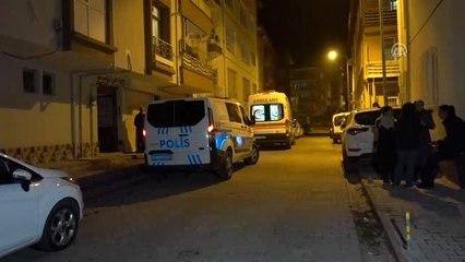 Kadın öğretmen evinde ölü bulundu