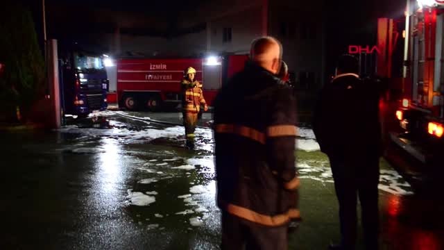 İzmir'deki varil geri dönüşüm merkezinde korkudan yangın