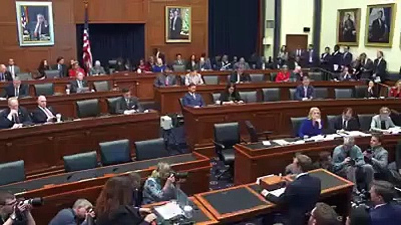 Il deputato Bill Posey contro Mark Zuckerberg sulla censura social