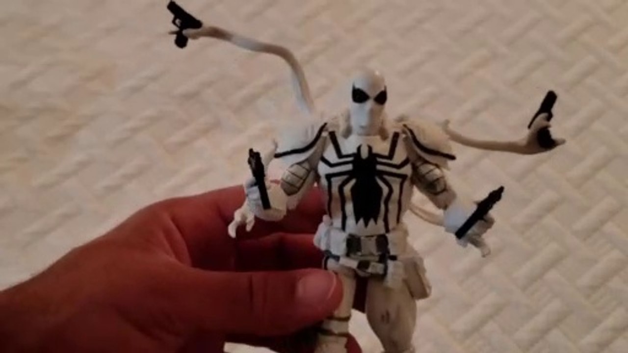 Foxy Unboxy: Agent Anti-Venom