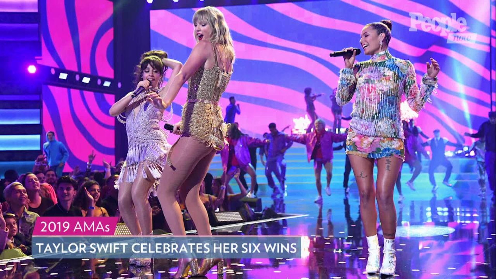 Taylor Swift Shows Off Her Six Ama Trophies As She Says Have I Told You Lately That I Love You