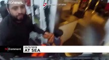 شاهد: إنقاذ مهاجرين انقلب قاربهم قرب جزيرة لامبيدوزا الإيطالية