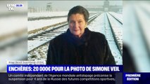 Une photo de Simone Veil devant le camp d'Auschwitz vendue 20.000 euros aux enchères