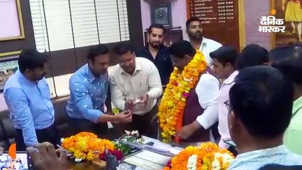 निगम ऑफिस में राजकीय शोक बेअसर