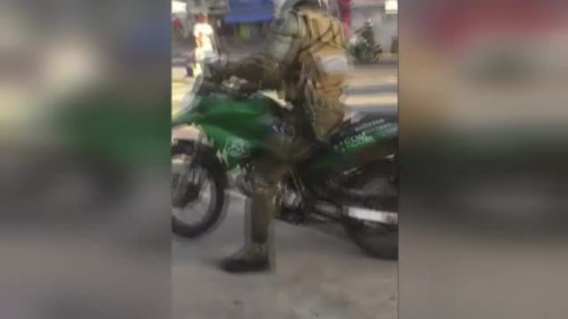 Investigan en Chile el atropello de un manifestante por parte de varios policías en moto