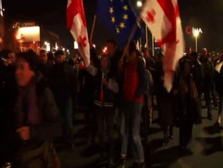 Gürcistan'da seçim protestosu devam ediyor