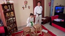 شاهد: طفلة هندية تتوج بلقب عالمي أول في فنون القتال وآخر في فن طي الورق