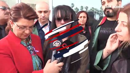 Yüzüne asit atılan Berfin ilk kez duruşmaya katıldı: Kadına yönelik şiddet son bulsun