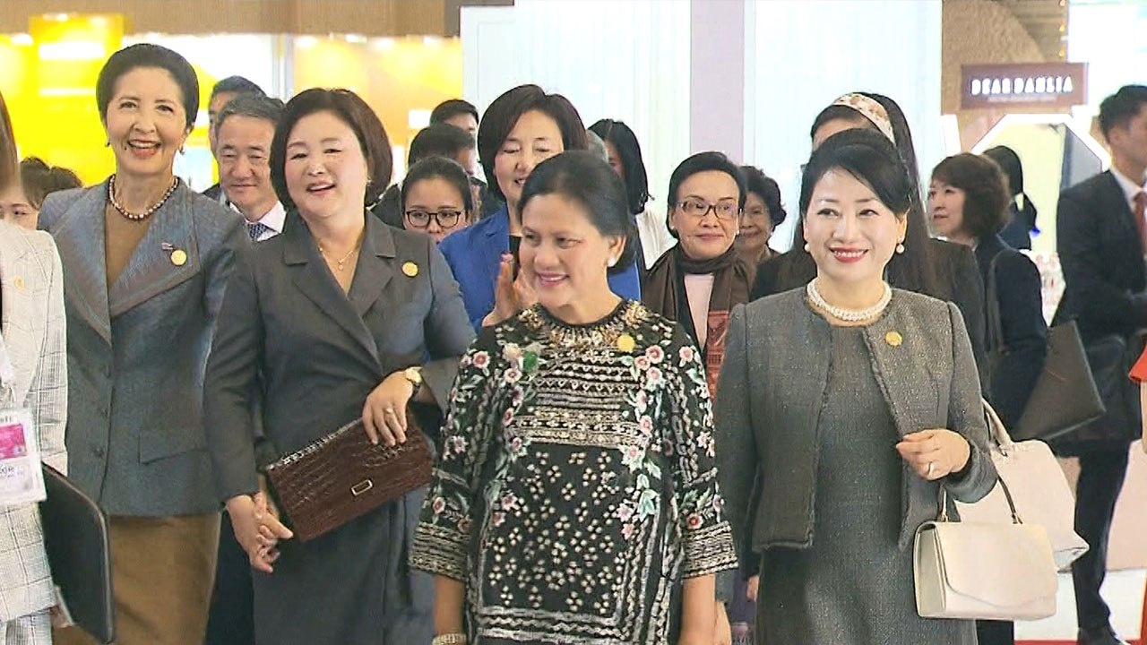 김정숙 여사, 아세안 정상 부인들과 K-뷰티 페스티벌 참석 / YTN