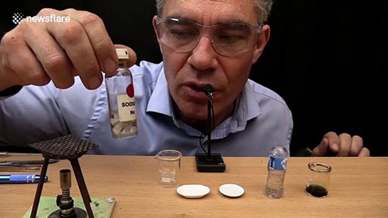 Australian science teacher performs ASMR experiment with explosive metal sodium