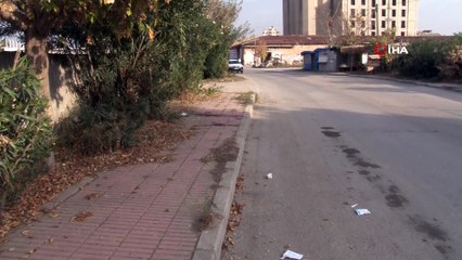 Kaldırımda kocası tarafından bıçaklanan kadının bıçaklanma anı kamerada