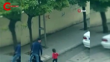 Sokak ortasında kadına şiddet kamerada