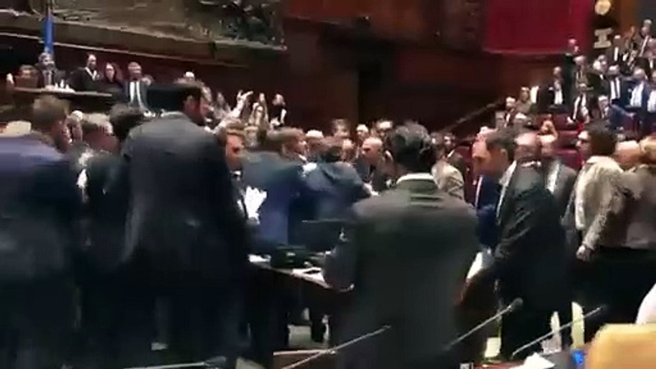 Il Fondo Salva-Stati fa scoppiare rissa alla Camera -3- (27.11.19)
