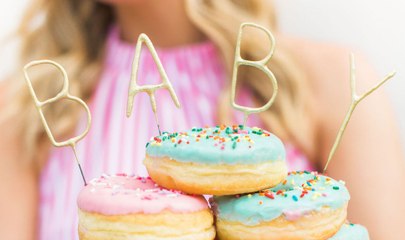 Elle annule sa baby shower parce que ses amies se moquent du nom de son bébé….