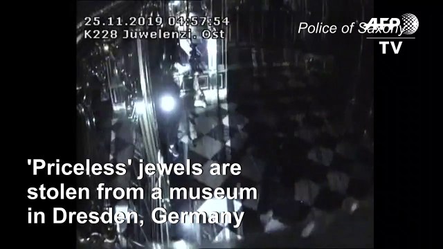Police hunt suspects in German jewellery heist