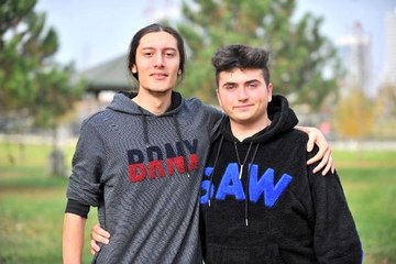 Apple'ın açığını bulan gençlere 200 bin dolar ödül teklif edildi