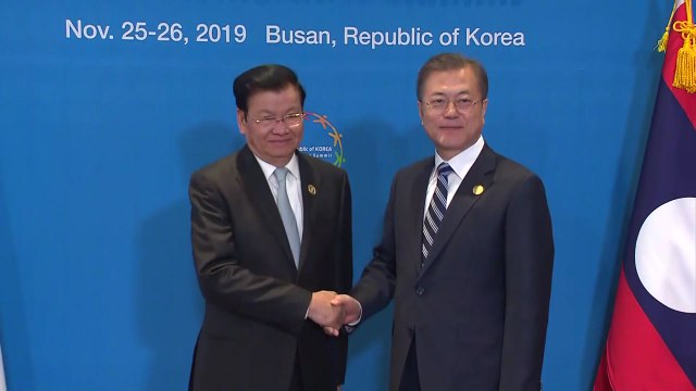 한·라오스 정상회담... 교량 건설 지원 요청 / YTN
