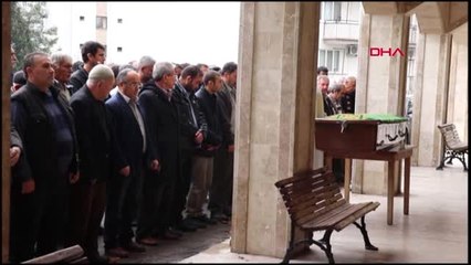 Hastanedeki bankta ölü bulunan adam, toprağa verildi