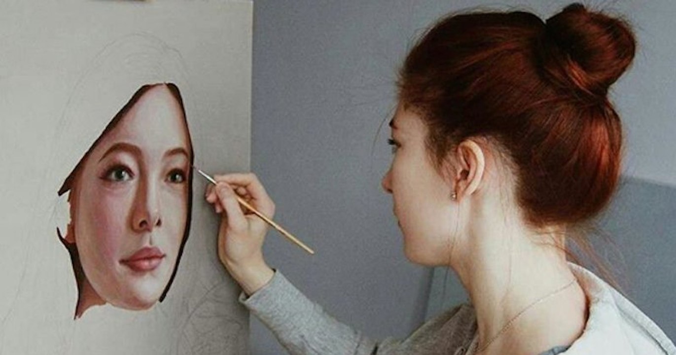 Daria Callie, une artiste peintre qui réalise des portraits très réalistes