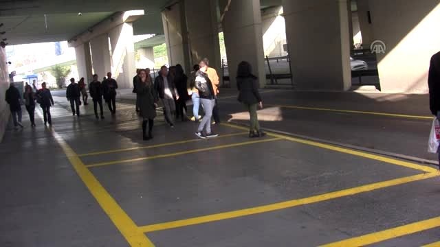 Metrobüs duraklarında işaretli bekleme yeri dönemi