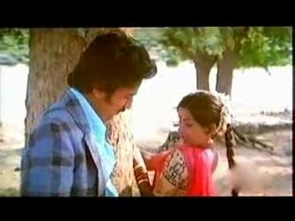 Naanum Oru Tholilali Movie Song ...Aayirathil Ne Oruvan